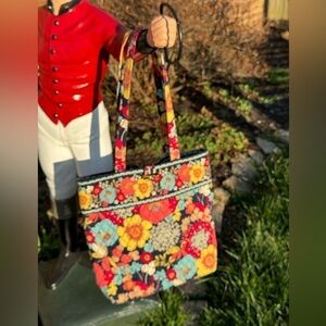 VERA BRADLEY TOTE~DOUBLE HANDLES~BUTTON CLOSURE~3 INSIDE SLIP POCKETS~NICE~BR